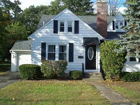 Slingerlands Real estate. Watervliet Real estate. 2011 Robinwood Avenue, Schenectady, NY 12306 is pending. Zillow has 30 photos of this 3 beds, 1 bath, 1,170 Square Feet single family home with a list price of $244,900.